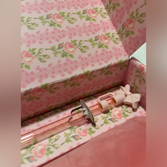 The Stanley x LoveShackFancy Quencher | 40 OZ - Blooming Heirloom - Picture 8 of 9